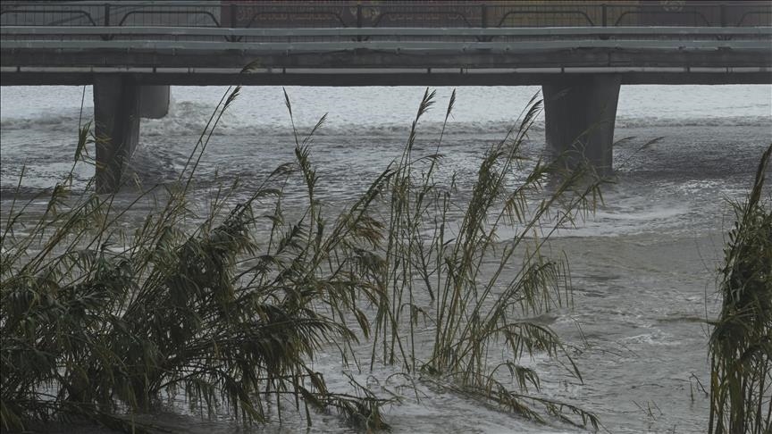 Balayée par des vents à 162 km/h, la France recense un décès et cette panne géante touchant 900 000 foyers