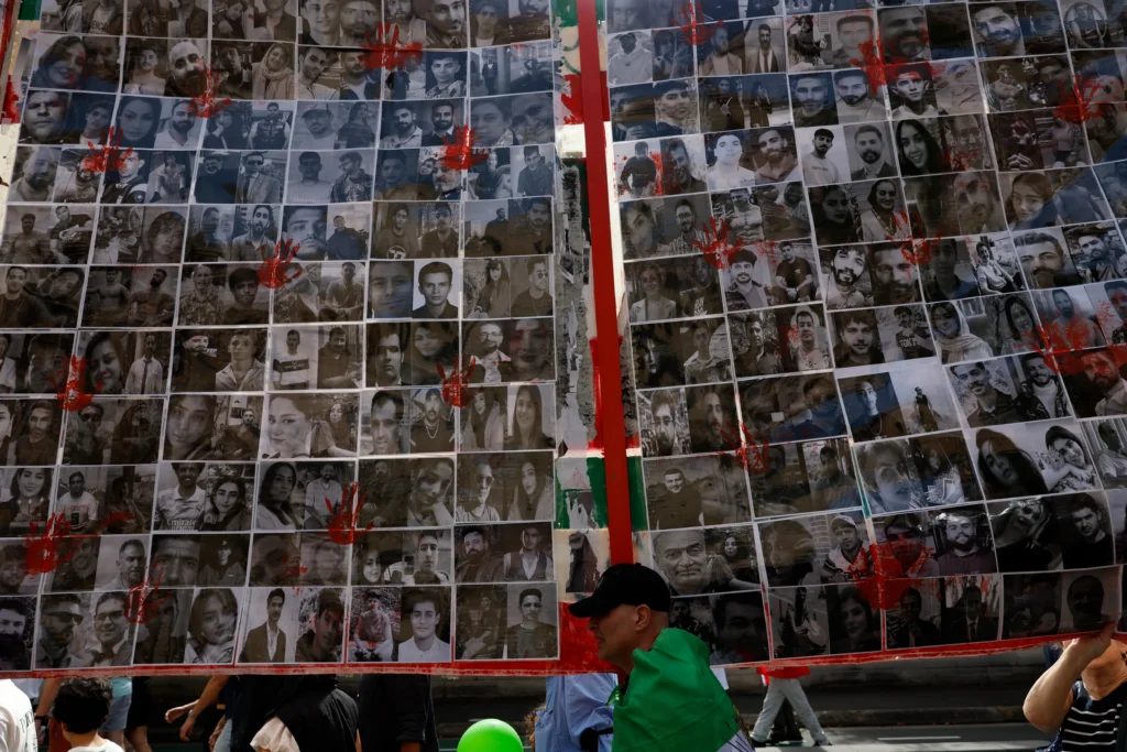 Donald Trump déploie un second porte-avions et brise le tabou diplomatique sur l’avenir du régime