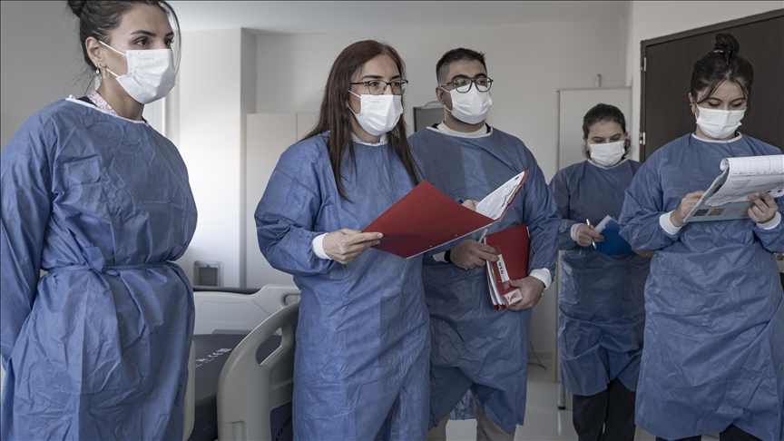 Après la suspension du licenciement de l’infirmière, les collectifs lancent ce mot d’ordre spécifique aux soignants