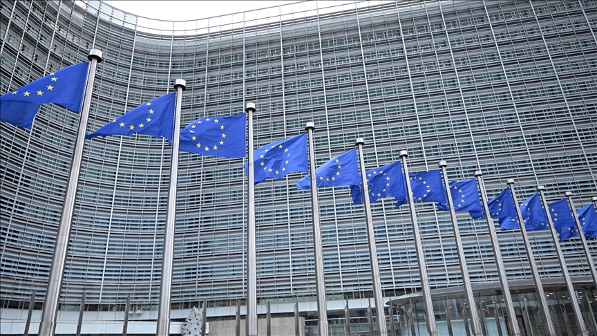 Le Parlement européen vote un texte contre la précarité et définit l’année limite pour l’éradication totale