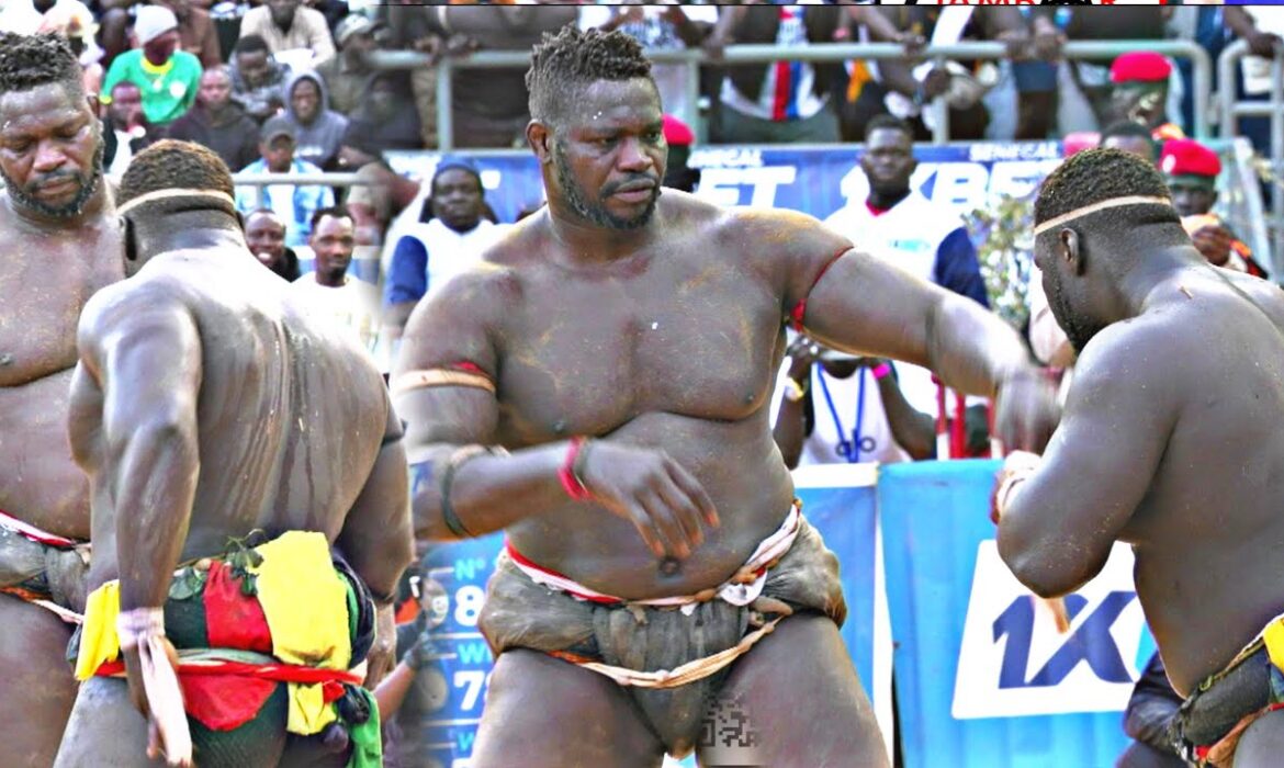 Franc bat Tapha Tine, regardez la très belle chute (vidéo)