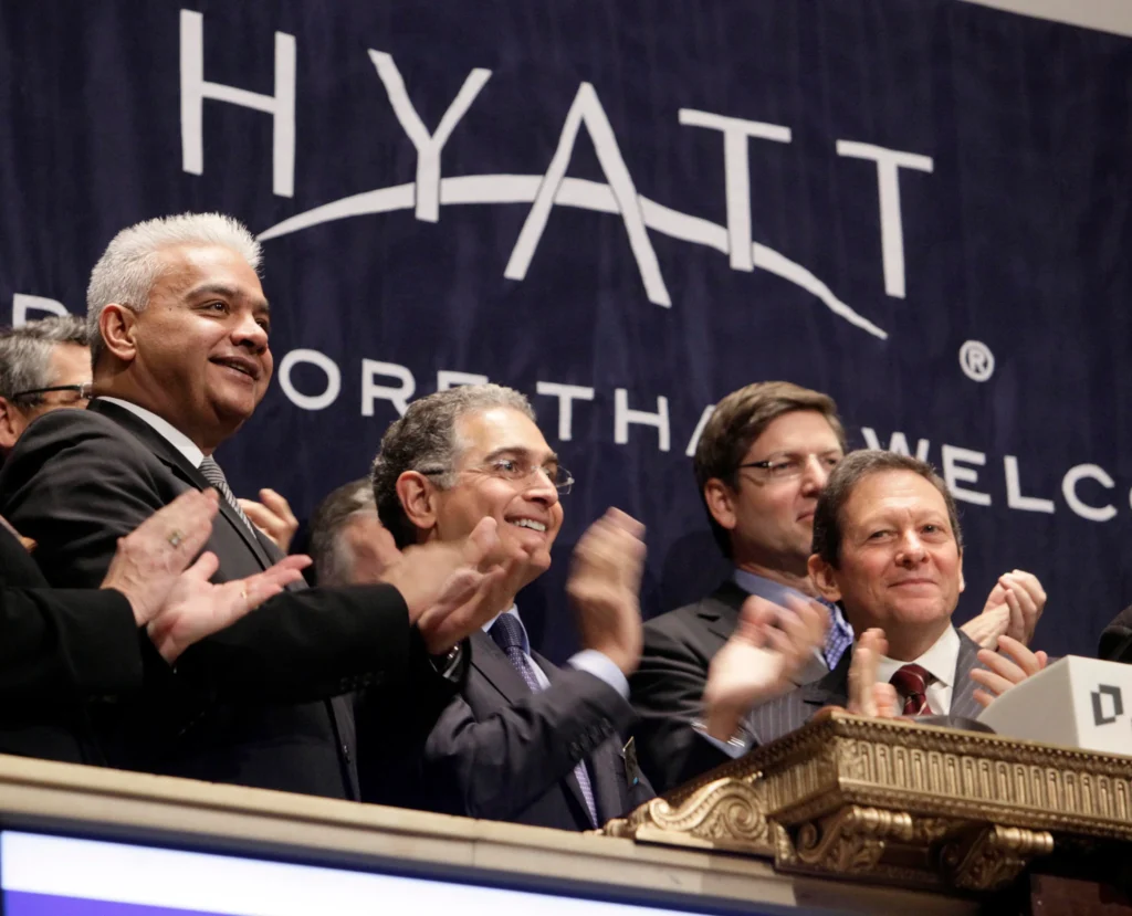 Cité dans les fichiers Epstein, le président de Hyatt démissionne et avoue une erreur de timing qui lui coûte son poste