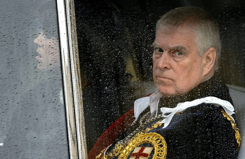 La police interpelle l’ancien prince Andrew sur la base d’un soupçon bien spécifique