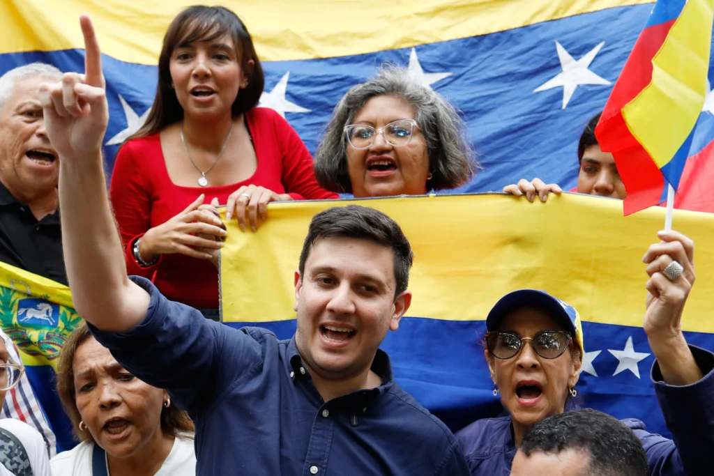 Treize jours après sa sortie des geôles vénézuéliennes, un drame inattendu frappe ce journaliste