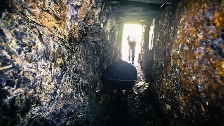 l’assaut meurtrier d’un site aurifère contraint les autorités à exfiltrer 26 ressortissants étrangers