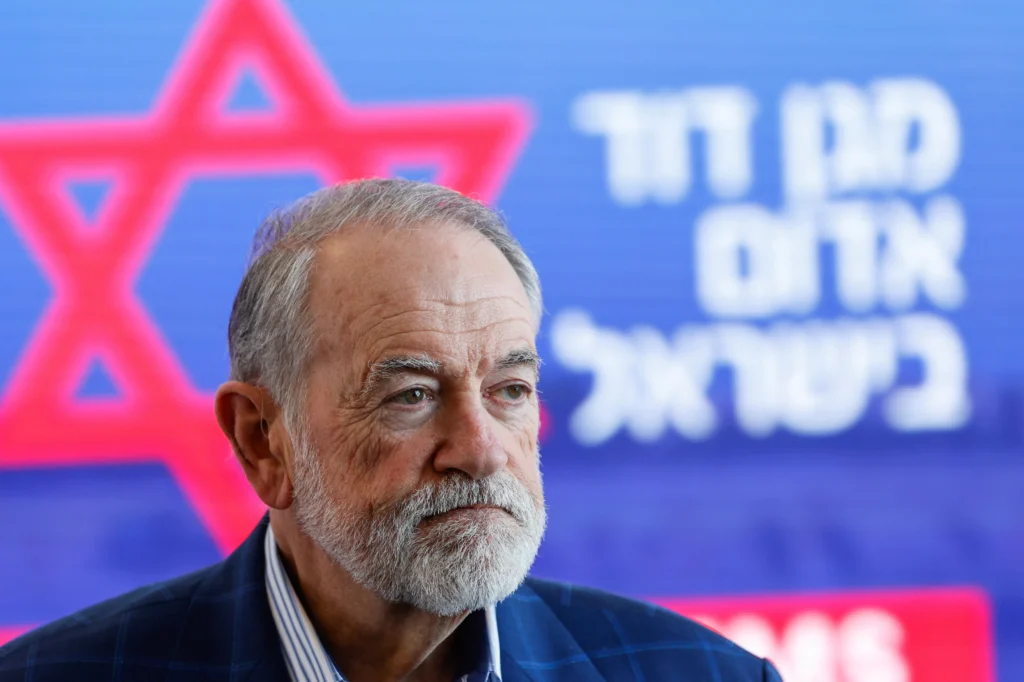 L’ambassadeur des États-Unis en Israël tente d’éteindre l’incendie diplomatique en accablant un célèbre animateur