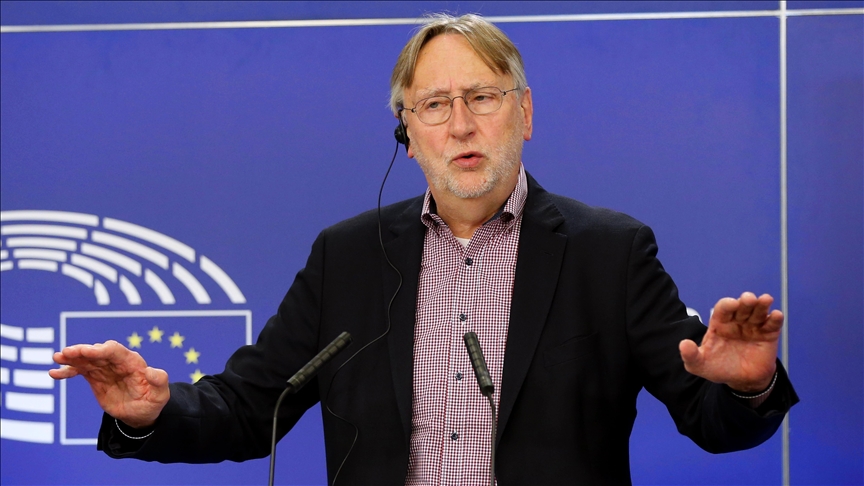 la mesure de blocage immédiate déclenchée à Bruxelles après les menaces de Donald Trump