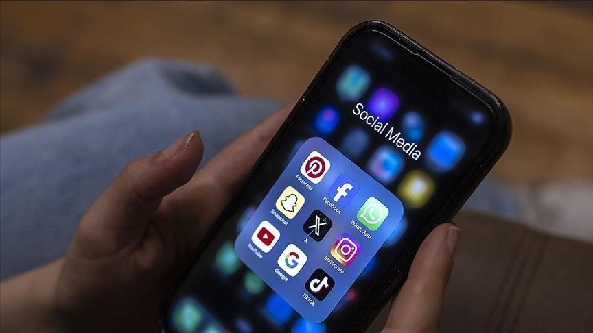 la jeunesse en quête de déconnexion face aux sirènes des réseaux sociaux