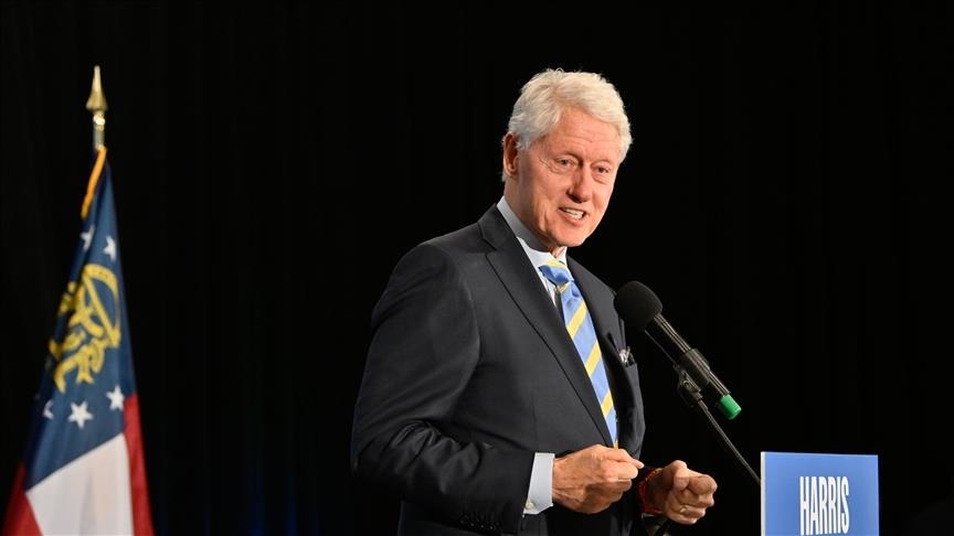 sommé de s’expliquer sur l’affaire Epstein, Bill Clinton justifie ses 16 voyages à bord du jet privé