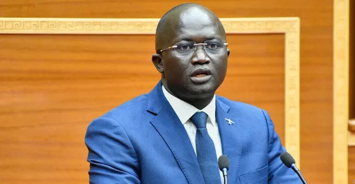 L&rsquo;intersyndicale de l&rsquo;AIBD tire à boulets rouges sur Yankhoba Diémé
