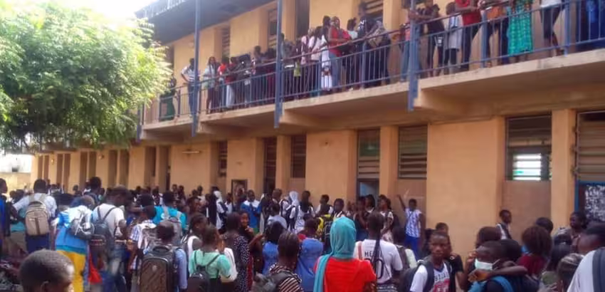 « Tout élève pris en flagrant sera traduit devant la justice »