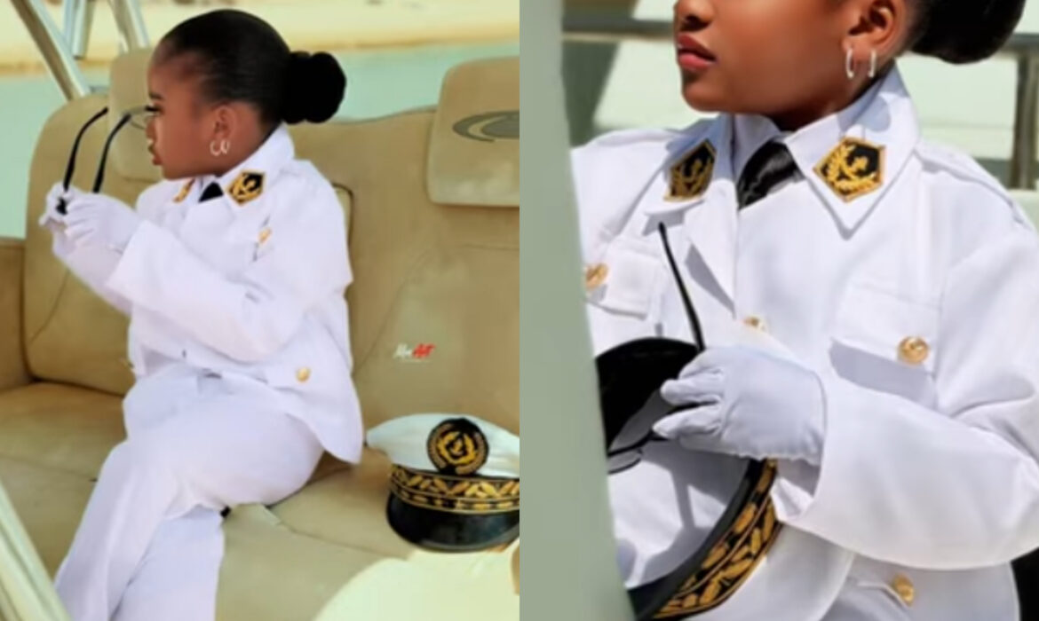 Cette fillette en capitaine de bord fait sensation (vidéo)