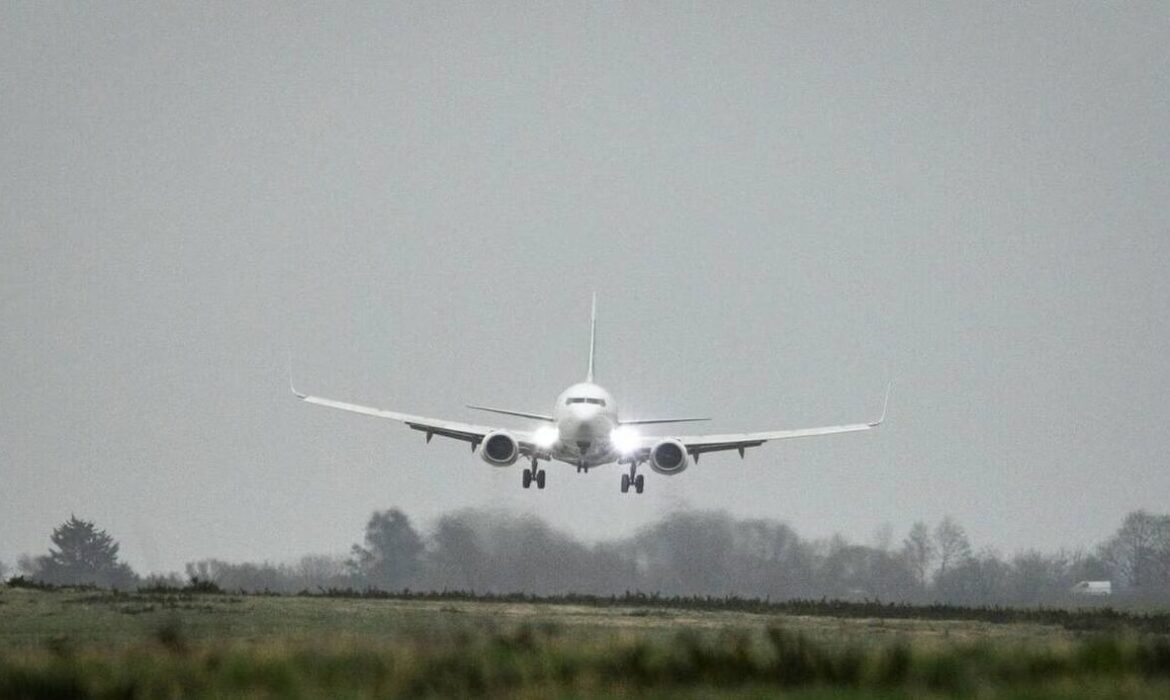 Un avion contraint de se poser, un décès confirmé
