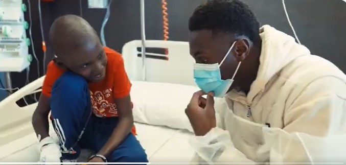 La belle surprise de l’international sénégalais Moussa Niakhaté aux enfants hospitalisés, Regardez!