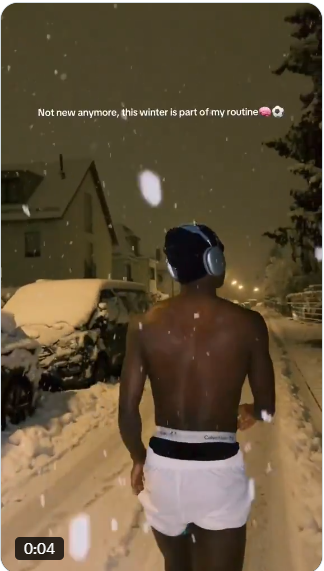 Vidéo – Nicolas Jackson déchaîne les réseaux en marchant presque nu dans la neige