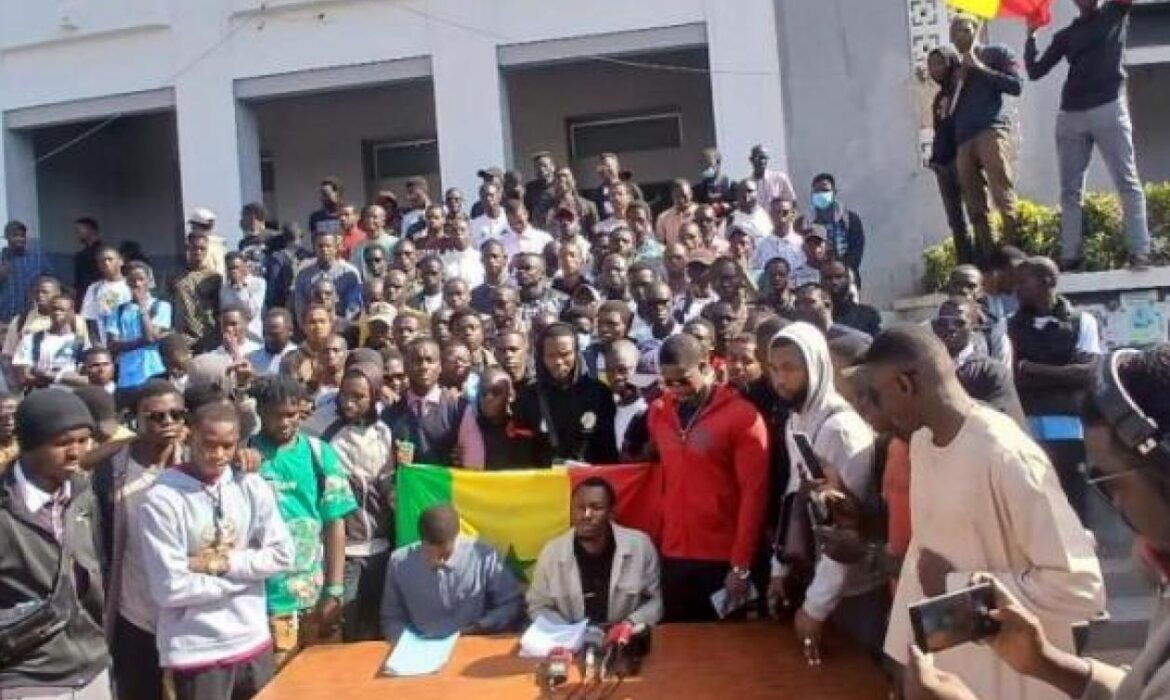 Le collectif dénonce une décision « irresponsable et autoritaire »