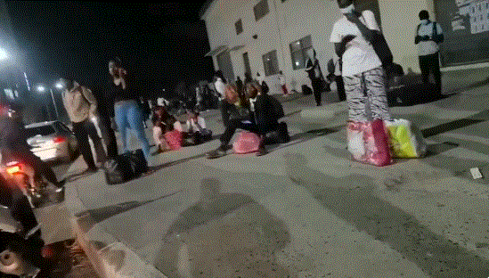 les étudiants évacuent le campus suite aux rudes affrontements