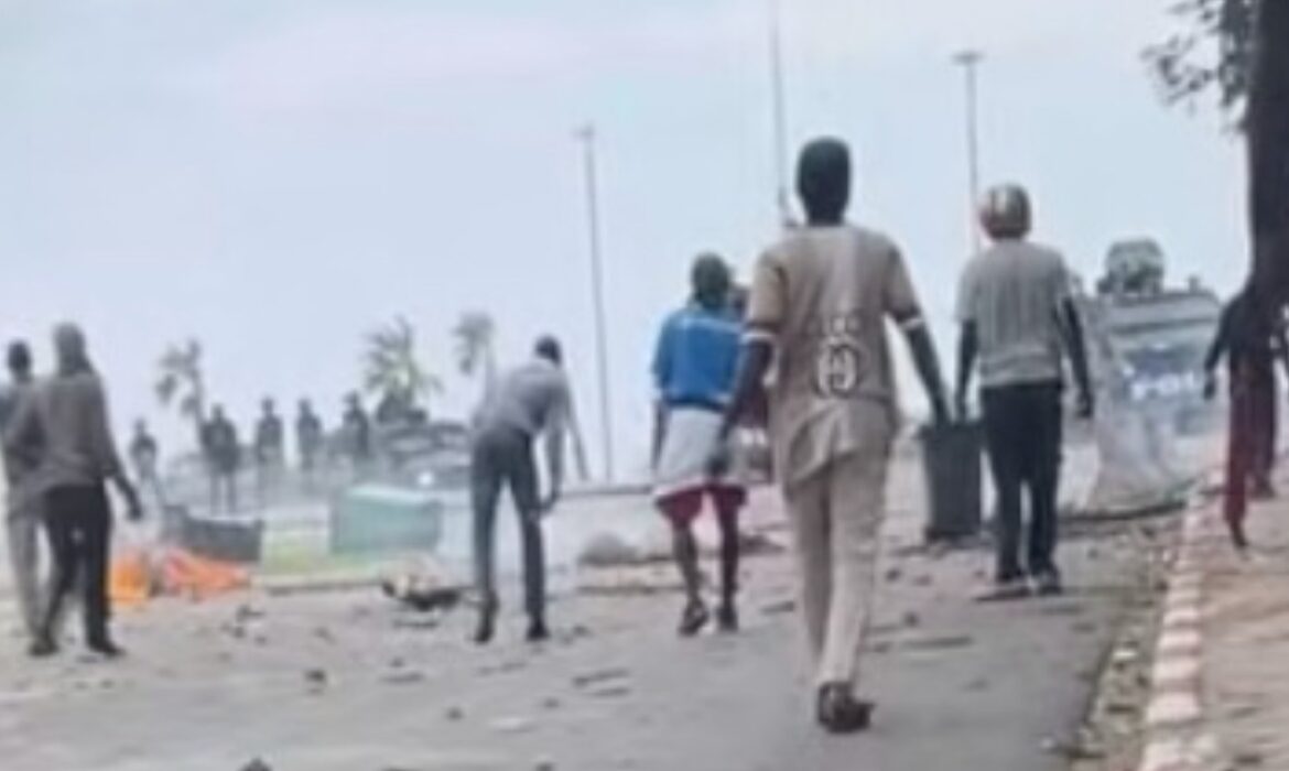 Ça s’embrase à l&rsquo;UCAD, affrontements entre étudiants et forces de l&rsquo;ordre