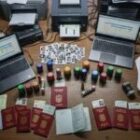 Un « laboratoire » de fabrication de faux passeports démantelé