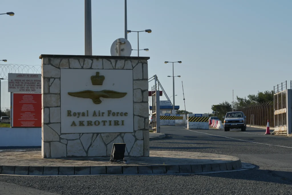 une base britannique frappée par un drone présumé iranien