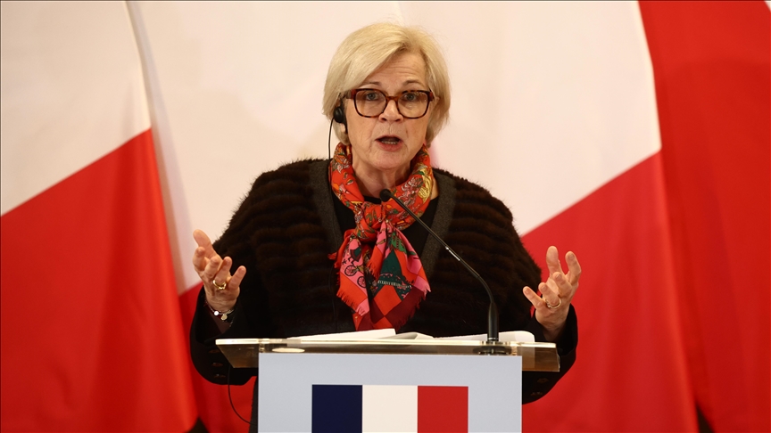 la France lance des évacuations et déploie un renfort militaire majeur