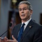 Washington lève temporairement un embargo pétrolier majeur au profit des raffineurs indiens