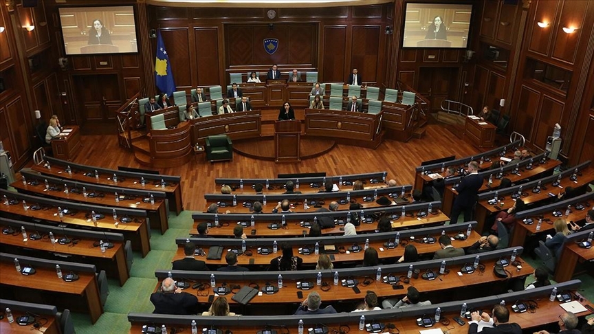 la présidente du Kosovo scelle le sort de l’actuelle législature