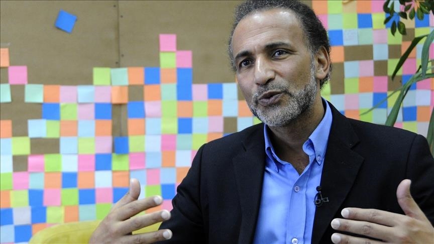 son absence à l’ouverture de l’audience déclenche cette mesure internationale.