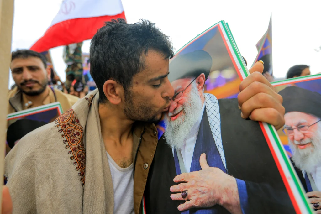 le lourd précédent qui contraint les Houthis du Yémen à observer un silence militaire inédit