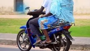 cette traversée nocturne à 15 000 FCFA mène un conducteur de moto Jakarta directement devant le procureur