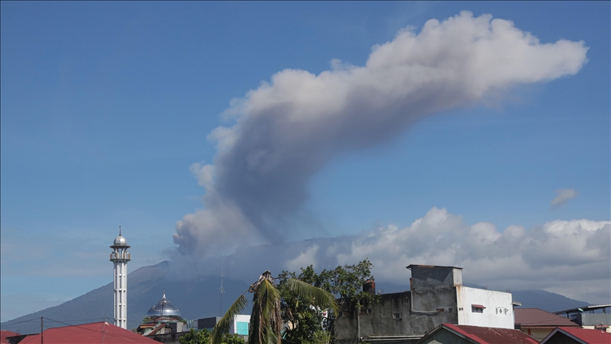 la colonne de cendres de 1,6 km ravive une menace redoutée pour les cours d’eau