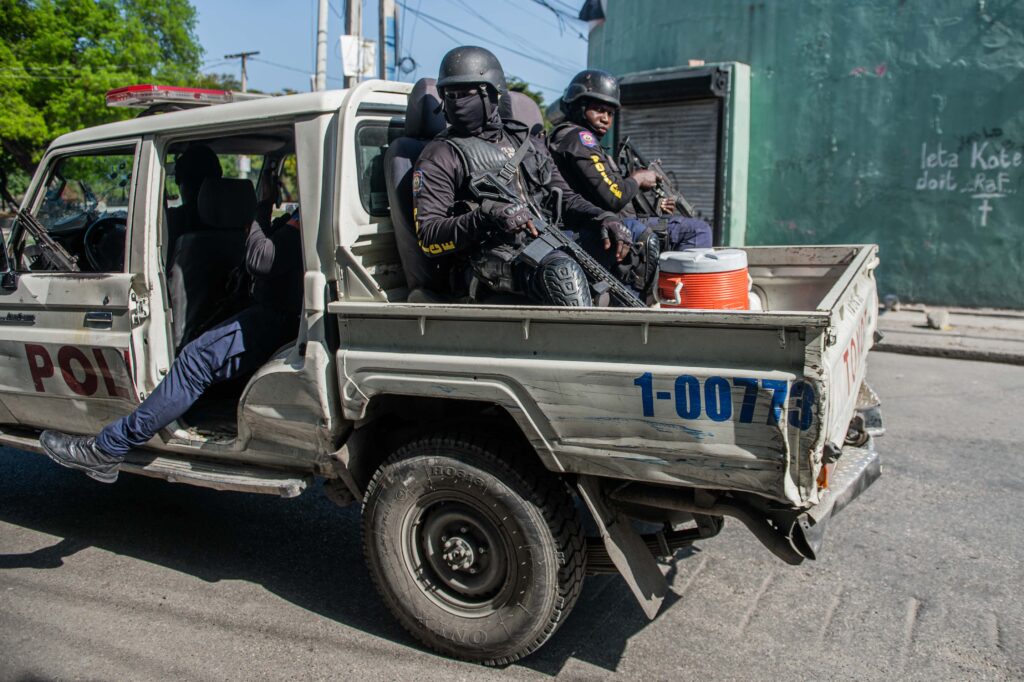 la technologie militaire employée par la police a fait plus de 1 200 morts en moins d’un an