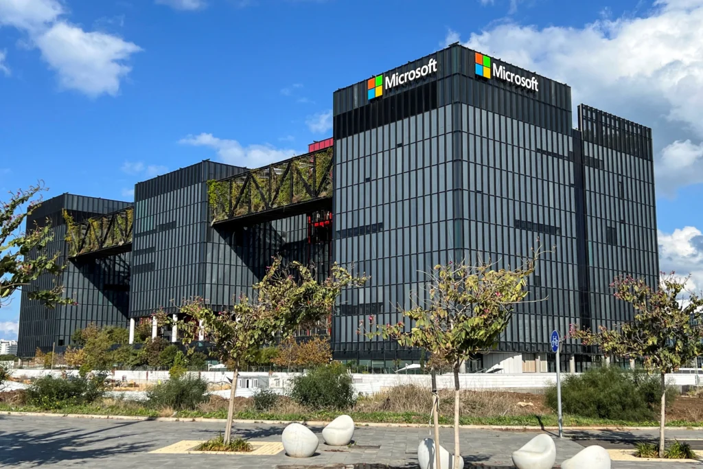 Après une attaque meurtrière à Téhéran, l’Iran somme les civils de s’éloigner d’un type d’infrastructure précis