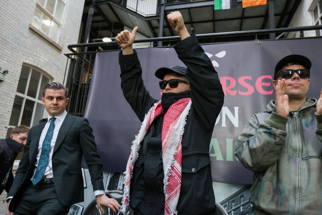 la Haute Cour tranche sur le sort du rappeur poursuivi pour avoir brandi un drapeau du Hezbollah