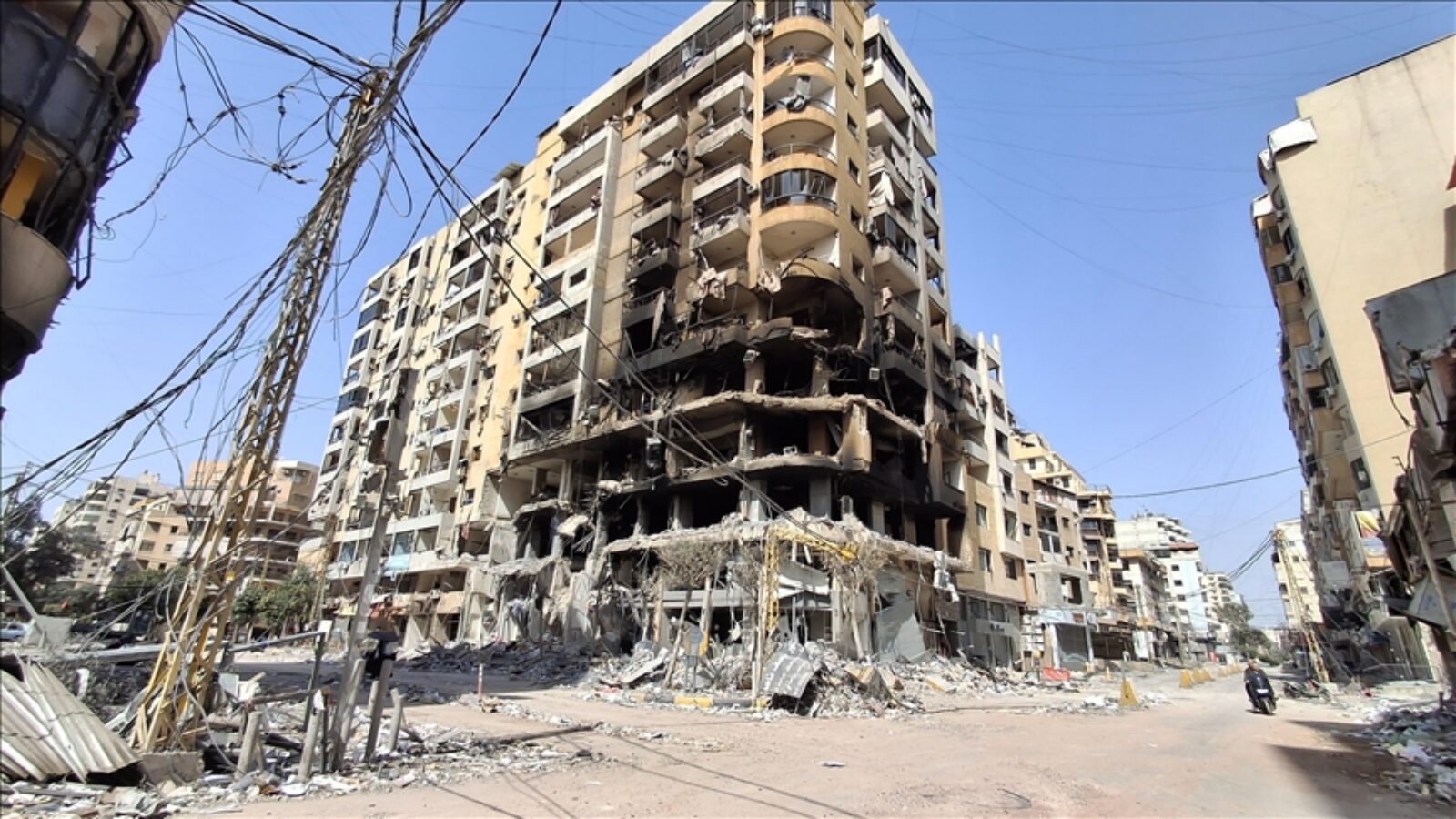 alors que le bilan frôle les 700 morts, le Premier ministre exige de récupérer un pouvoir d’État exclusif