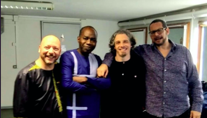 Accompagné du groupe Oriki, Woz Kaly entame une tournée française autour de ce film burkinabé primé