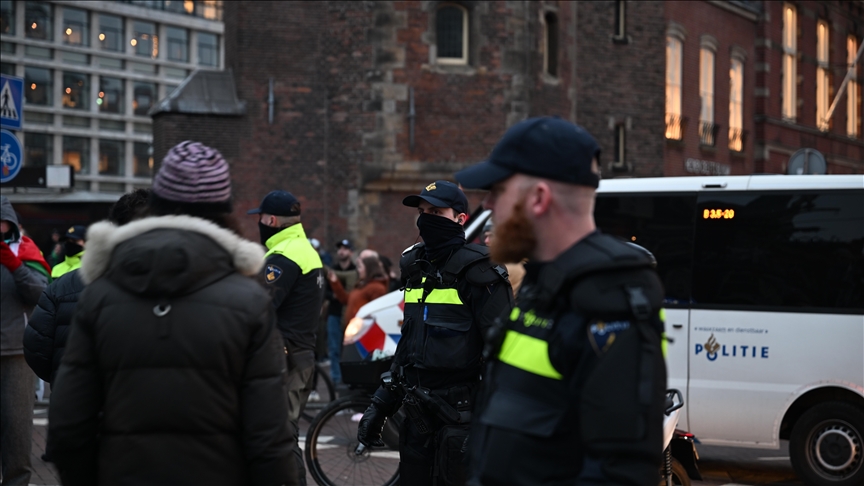 la cible de cet acte nocturne suscite l’indignation de la mairie d’Amsterdam