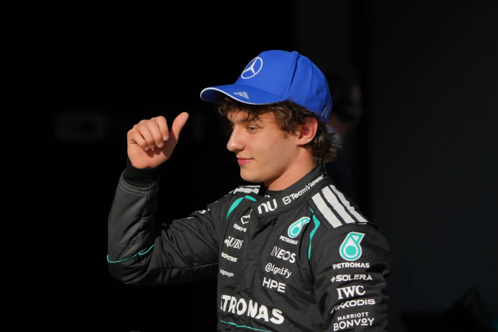 à 19 ans, la nouvelle recrue de Mercedes s’empare d’un record historique détenu depuis 2008