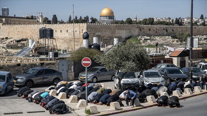 le blocus d’Al-Aqsa pousse des centaines de fidèles à manifester devant cette ambassade