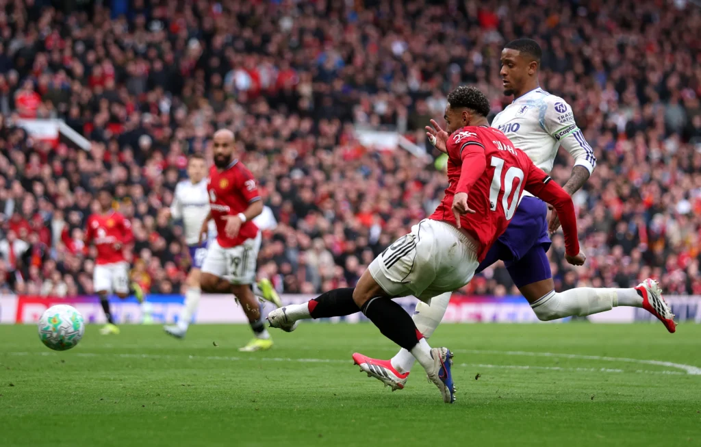 vainqueur du choc pour le podium, Manchester United voit son capitaine briser un record vieux de 24 ans