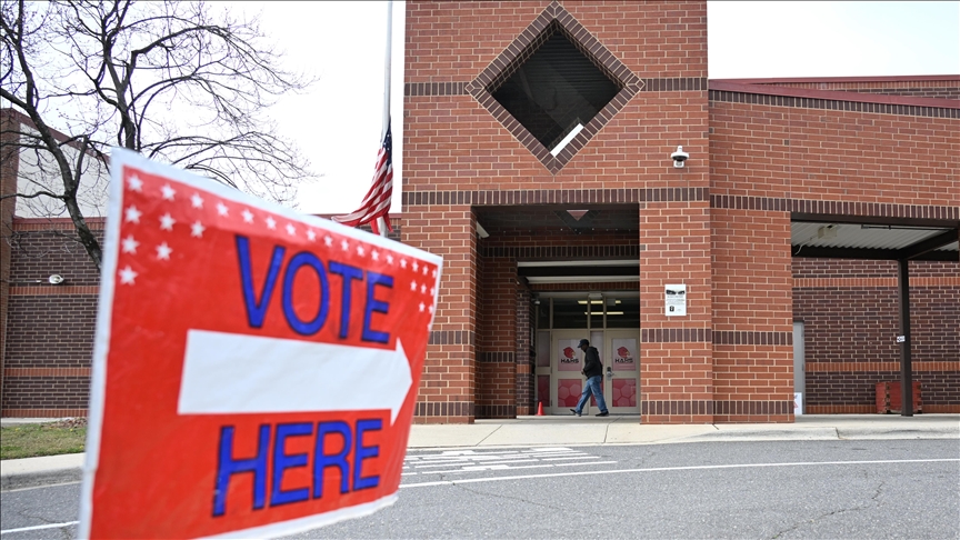 le retrait de deux figures majeures relance la bataille des primaires dans l’Illinois