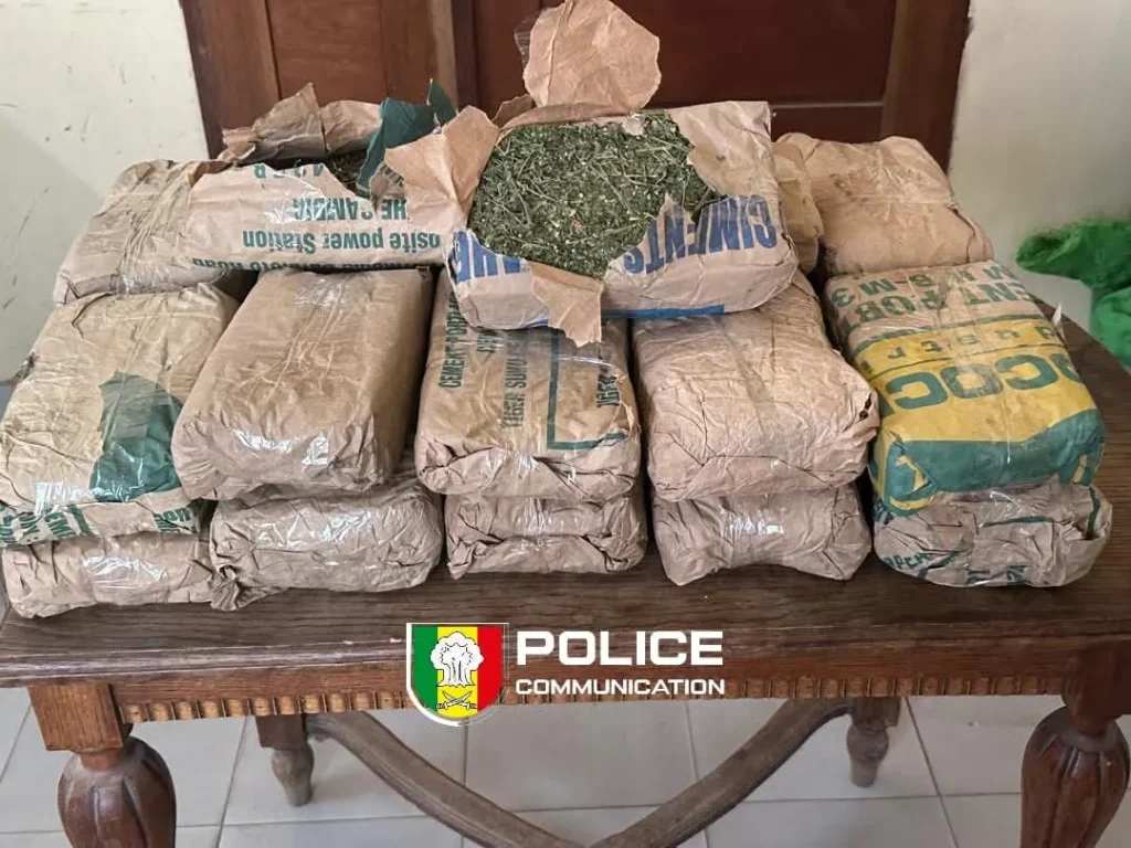 un banal contrôle pour défaut de casque vire à la course-poursuite et révèle une importante cargaison