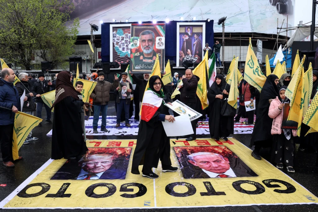 Visé par des assassinats ciblés, l’Iran verrouille le pays et neutralise plus d’une centaine de cellules