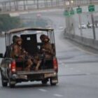 Sous l’impulsion de trois États, le Pakistan suspend temporairement son offensive militaire en Afghanistan