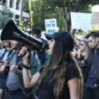 les frappes en Iran fracturent la plus grande diaspora autour de deux revendications diamétralement opposées