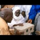 TOUBA- Rénovation de la Grande Mosquée / Le Khalife pose la première pierre et salue l’immense engagement des talibés