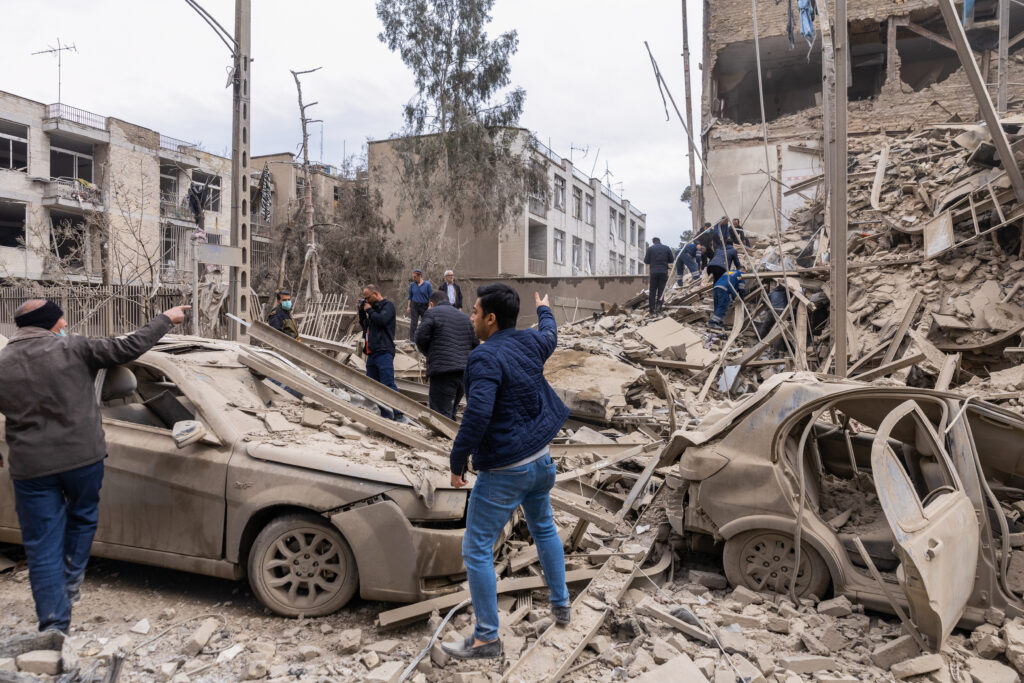 la désescalade évoquée par Donald Trump s’accompagne d’une requête inattendue au Congrès