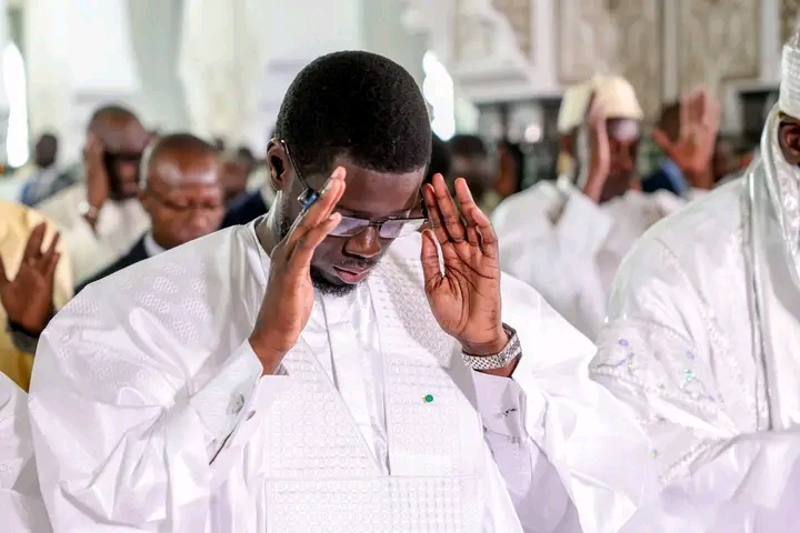 Diomaye Faye rend hommage aux autorités religieuses et coutumières du pays