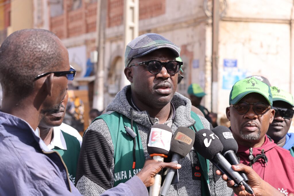 la vaste opération de nettoiement déployée sur 644 sites s’accompagne d’un appel direct aux maires.