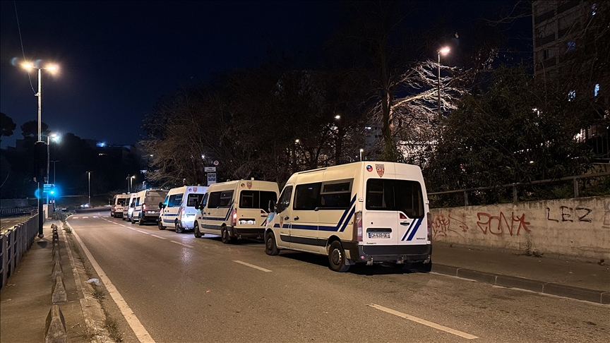 Vaste coup de filet en France quatre mois après un assassinat qualifié de « point de bascule »